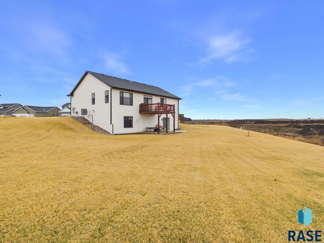 5816 W Raleigh Cir Circle, Sioux Falls, SD 57107