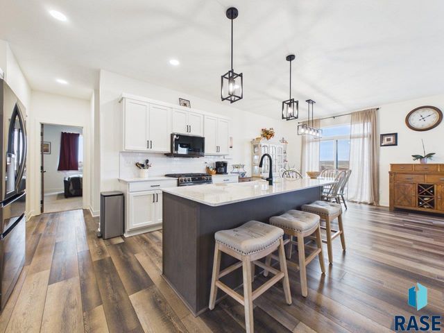 5816 W Raleigh Cir Circle, Sioux Falls, SD 57107