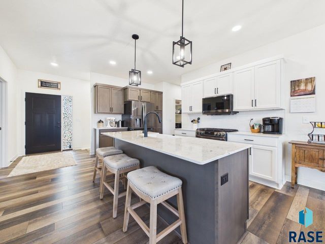 5816 W Raleigh Cir Circle, Sioux Falls, SD 57107