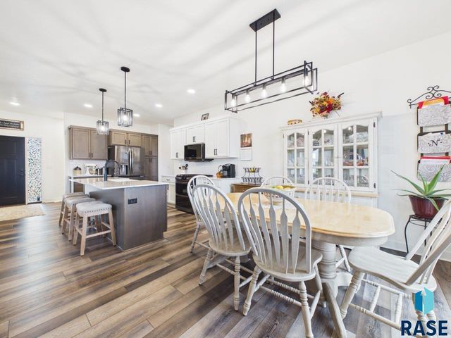 5816 W Raleigh Cir Circle, Sioux Falls, SD 57107