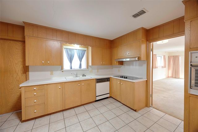 701 Herder Avenue, Schulenburg, TX 78956