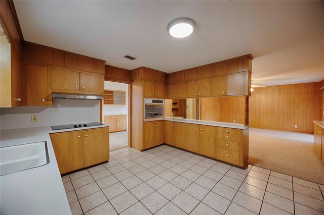 701 Herder Avenue, Schulenburg, TX 78956