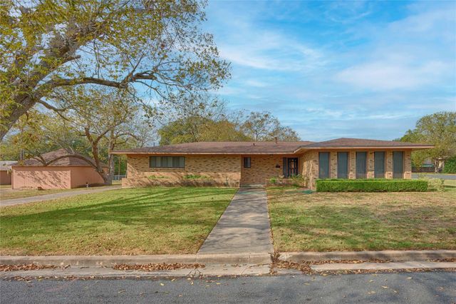 701 Herder Avenue, Schulenburg, TX 78956