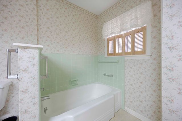 701 Herder Avenue, Schulenburg, TX 78956