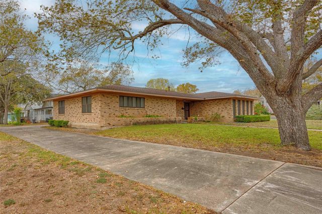701 Herder Avenue, Schulenburg, TX 78956