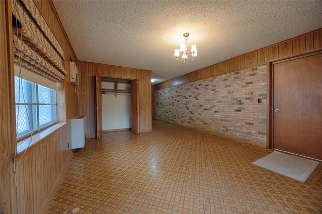 701 Herder Avenue, Schulenburg, TX 78956