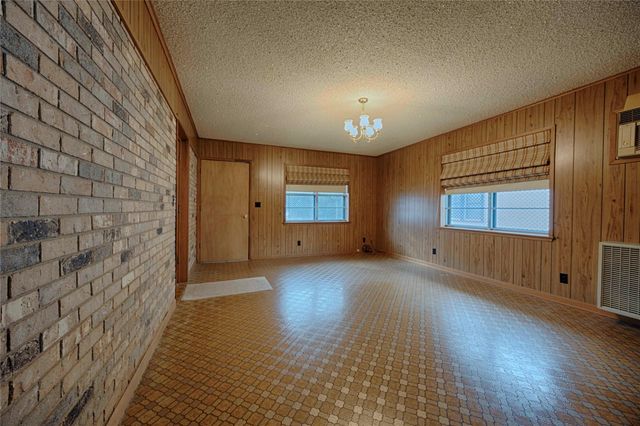 701 Herder Avenue, Schulenburg, TX 78956