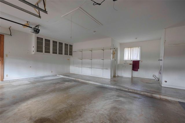 701 Herder Avenue, Schulenburg, TX 78956