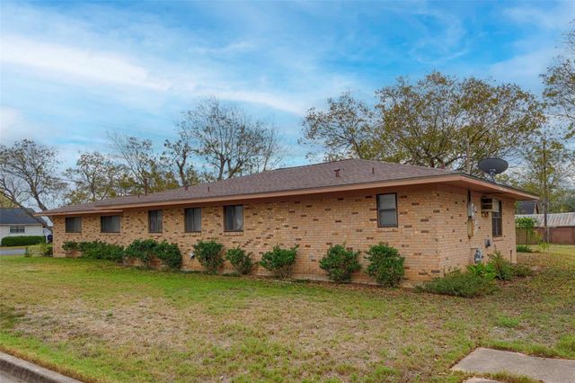 701 Herder Avenue, Schulenburg, TX 78956