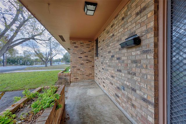 701 Herder Avenue, Schulenburg, TX 78956