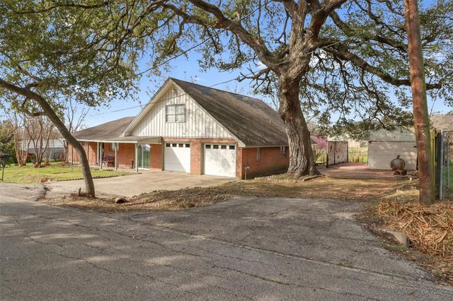 110 S 9th Street, Highlands, TX 77562