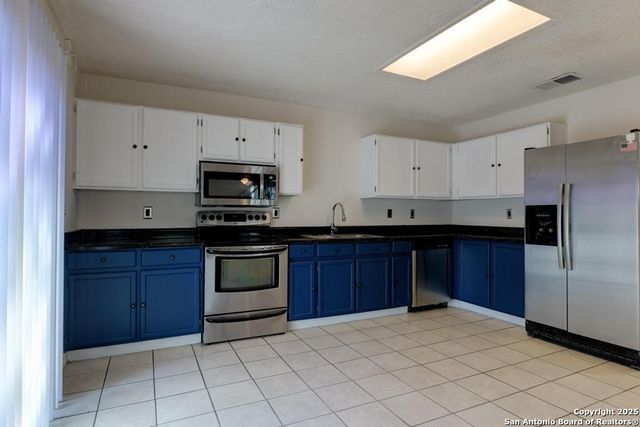 6867 Cape Meadow Dr, Converse, TX 78109