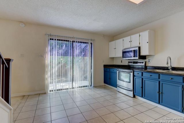 6867 Cape Meadow Dr, Converse, TX 78109