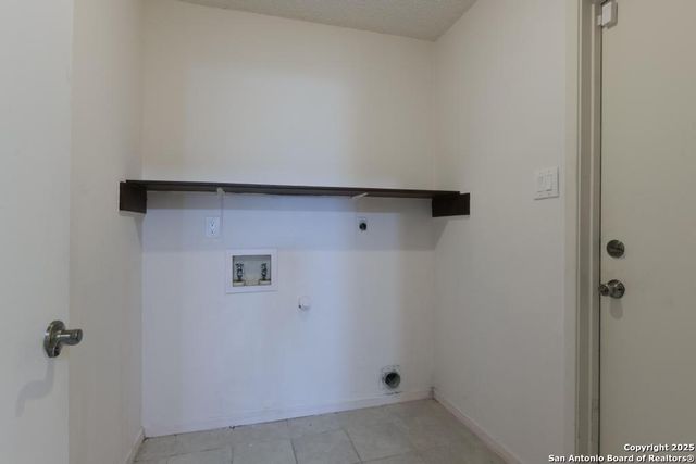 6867 Cape Meadow Dr, Converse, TX 78109