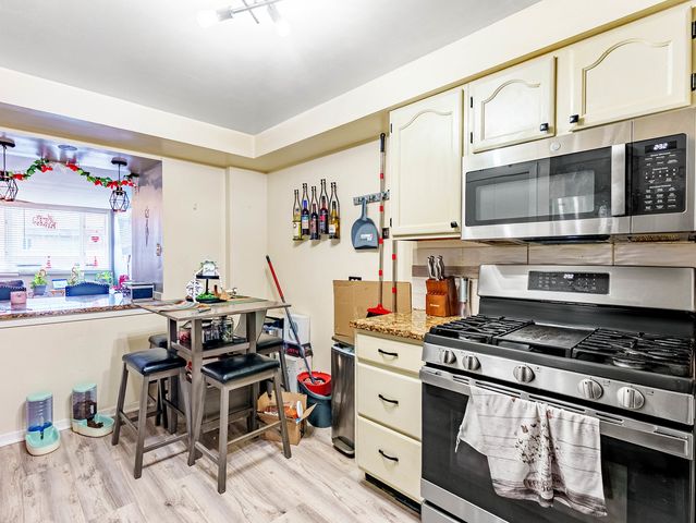 6337 Roosevelt Road 309, Berwyn, IL 60402