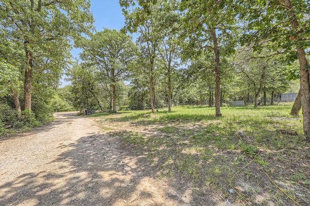 579 Hidden Oaks DR, Elgin, TX 78621