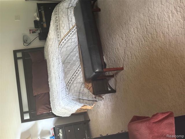 1329 Arrowwood Lane, Grand Blanc, MI 48439