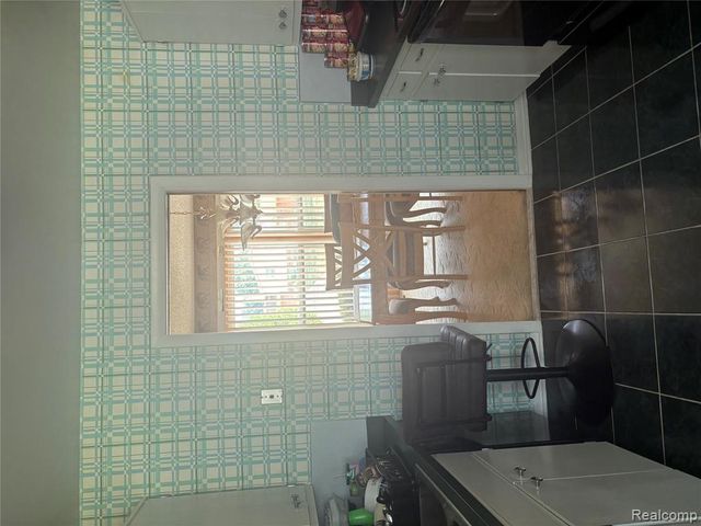 1329 Arrowwood Lane, Grand Blanc, MI 48439