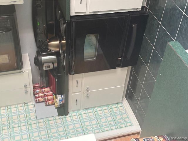 1329 Arrowwood Lane, Grand Blanc, MI 48439