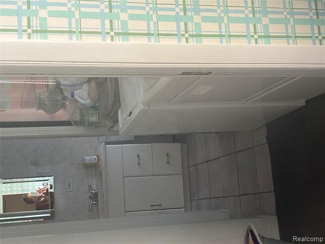 1329 Arrowwood Lane, Grand Blanc, MI 48439