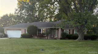 1329 Arrowwood Lane, Grand Blanc, MI 48439