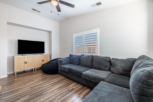 3029 Wrenwood Avenue, Clovis, CA 93619