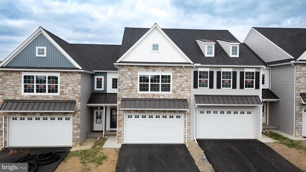 2442 SPRING WATER CIR, Lancaster, PA 17601