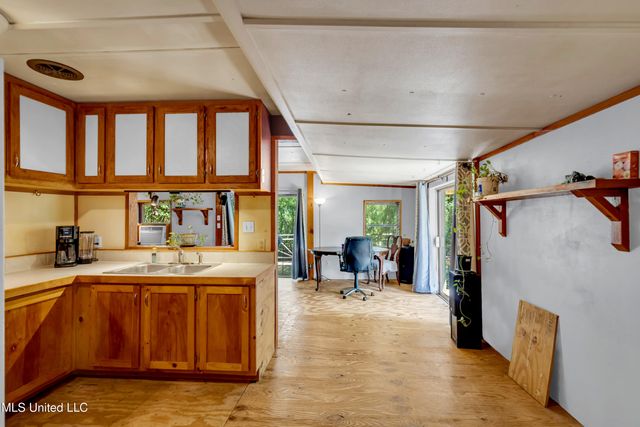 2844 Flounder Circle, Gautier, MS 39553