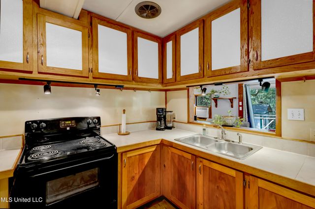 2844 Flounder Circle, Gautier, MS 39553