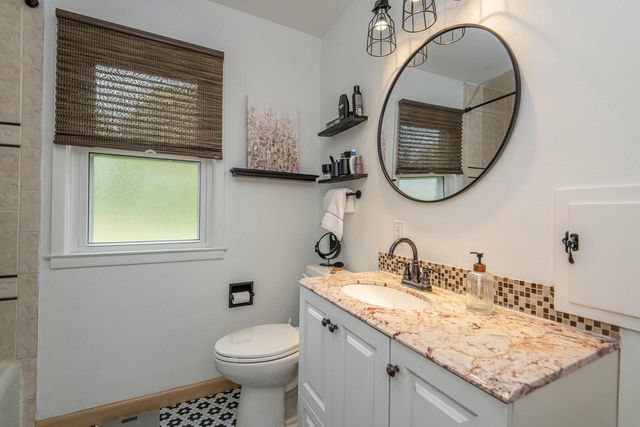 707 N Moreland BOULEVARD, Waukesha, WI 53188