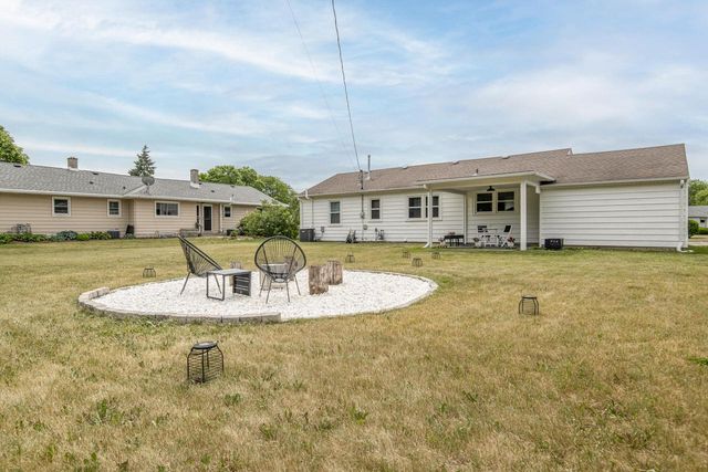 707 N Moreland BOULEVARD, Waukesha, WI 53188