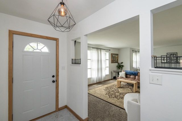 707 N Moreland BOULEVARD, Waukesha, WI 53188