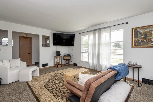 707 N Moreland BOULEVARD, Waukesha, WI 53188