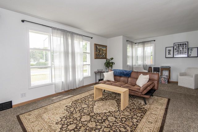 707 N Moreland BOULEVARD, Waukesha, WI 53188