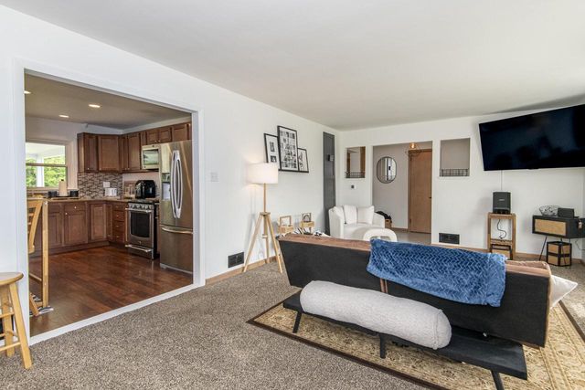 707 N Moreland BOULEVARD, Waukesha, WI 53188