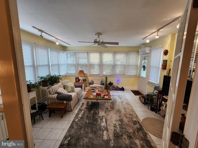 63 CRANFORD RD, Turnersville, NJ 08012