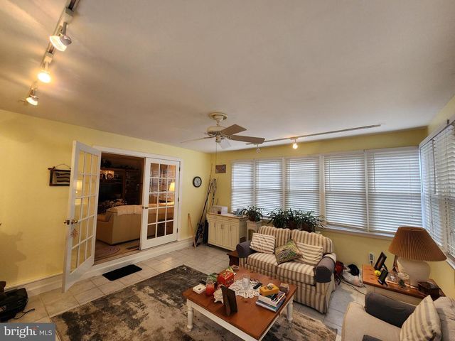 63 CRANFORD RD, Turnersville, NJ 08012