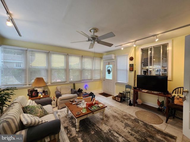 63 CRANFORD RD, Turnersville, NJ 08012