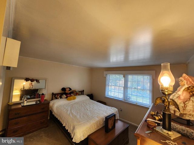 63 CRANFORD RD, Turnersville, NJ 08012