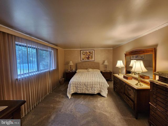 63 CRANFORD RD, Turnersville, NJ 08012