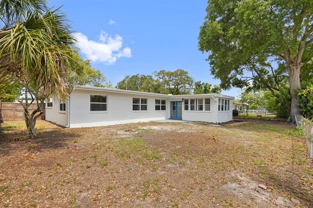 10221 N FLEETWOOD DRIVE, Tampa, FL 33612