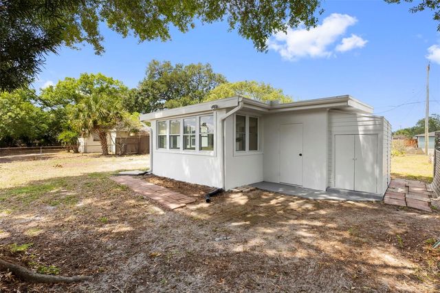10221 N FLEETWOOD DRIVE, Tampa, FL 33612