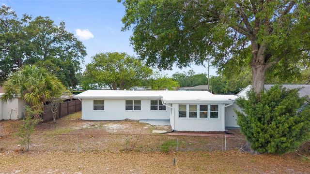 10221 N FLEETWOOD DRIVE, Tampa, FL 33612