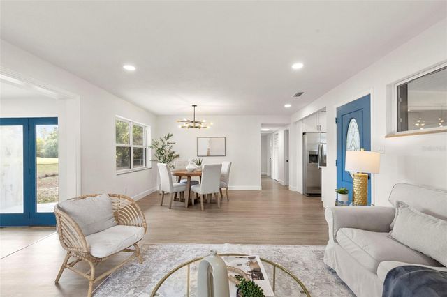 10221 N FLEETWOOD DRIVE, Tampa, FL 33612