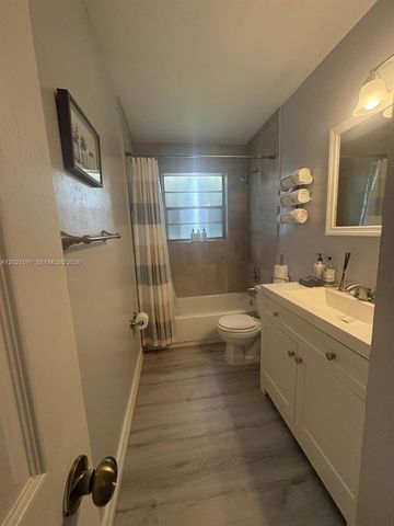 201 Columbus Pkwy A, Hollywood, FL 33021