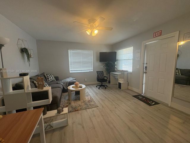 201 Columbus Pkwy A, Hollywood, FL 33021