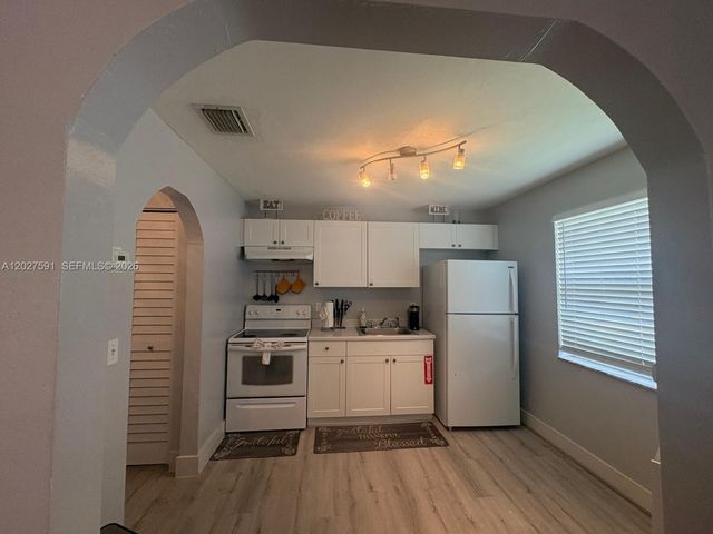 201 Columbus Pkwy A, Hollywood, FL 33021