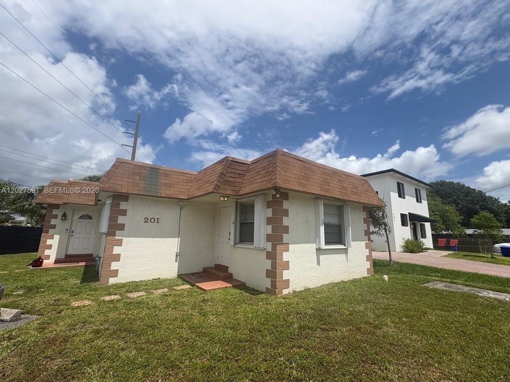 201 Columbus Pkwy A, Hollywood, FL 33021