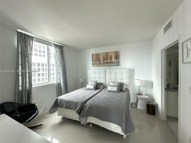 500 Brickell Avenue 3302, Miami, FL 33131