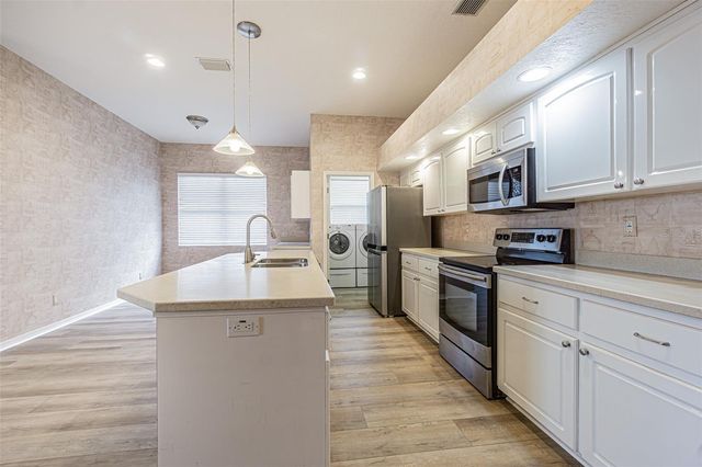 12124 94TH WAY, Largo, FL 33773